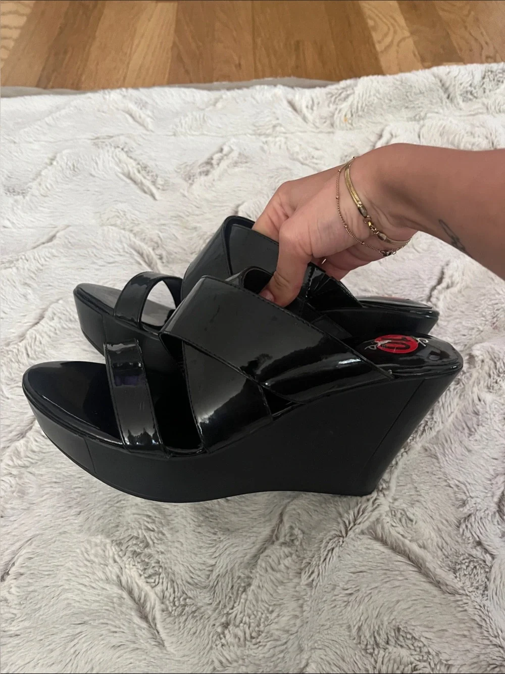lola glossy patent